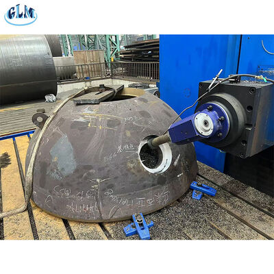 Yarım küre şeklindeki başlık oluştuktan sonra, delikler açılır ve basınç hesaplamalarına göre güçlendirme yapılarak dayanıklılık sağlanır.